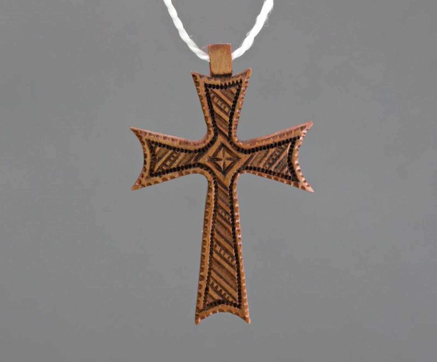 Croce di legno da collo fatta a mano Croce intagliata  Accessori da donna 
 foto 2