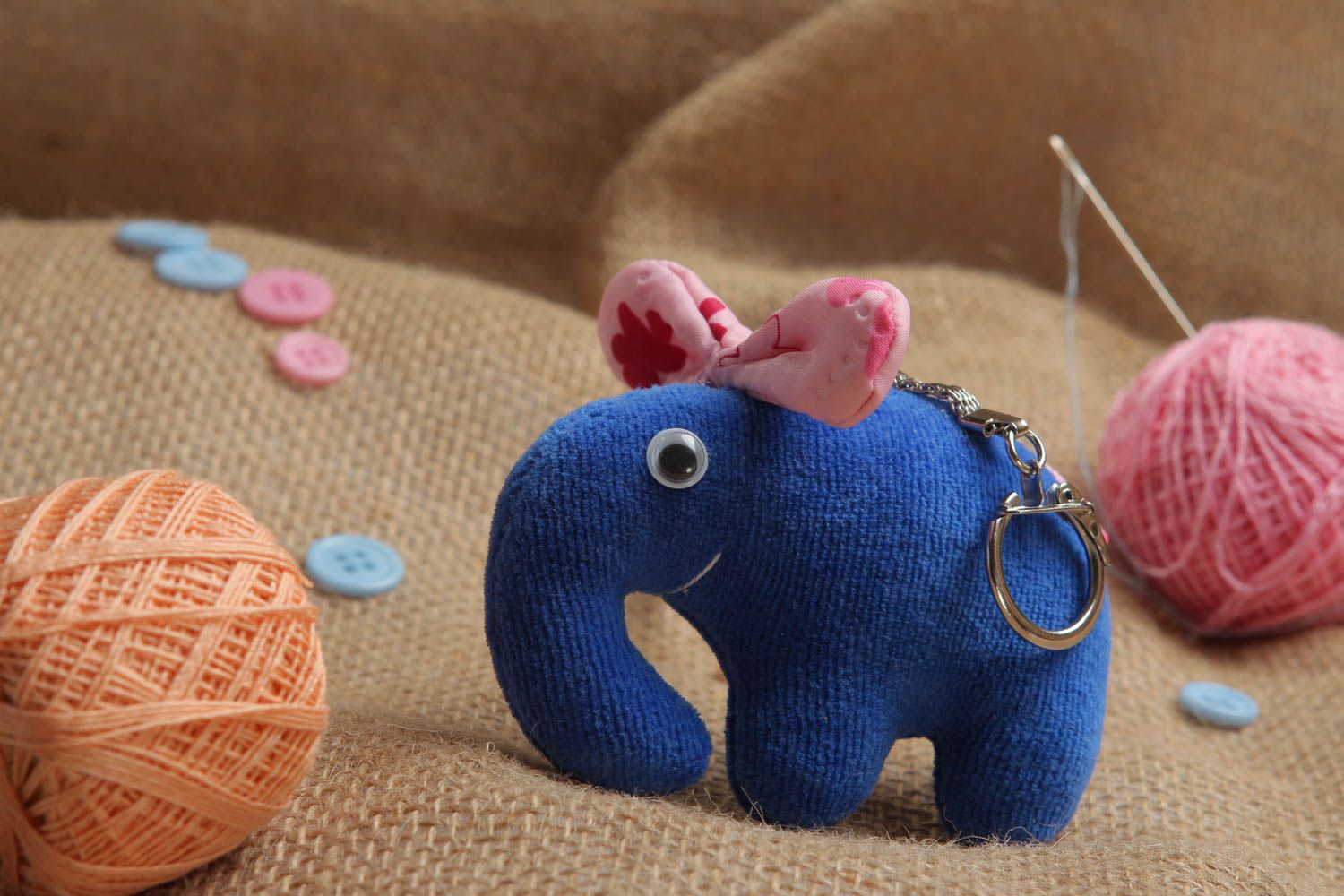 Porte-clé peluche éléphant Porte-clef fait main bleu velours Accessoire pour clé photo 1