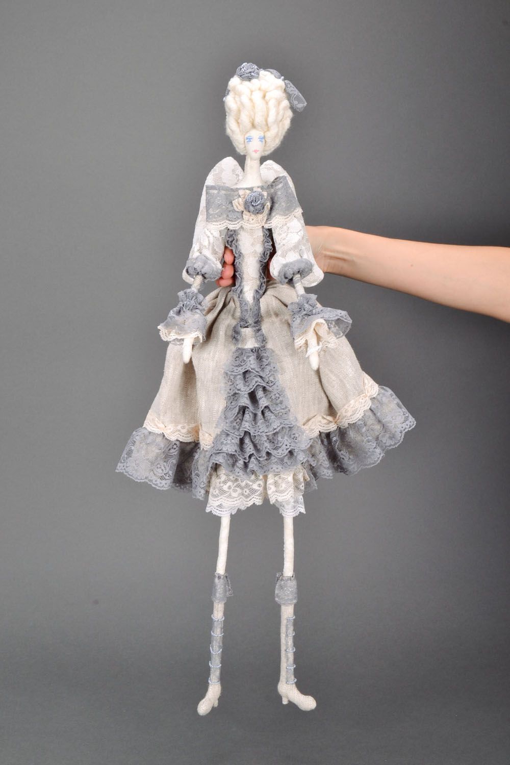 Интерьерная кукла в сером платье фото 5