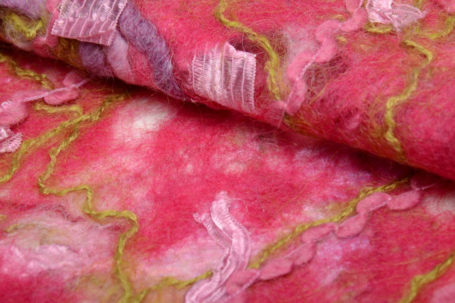 Теплый шарф из шерсти в технике валяния красивый фото 4