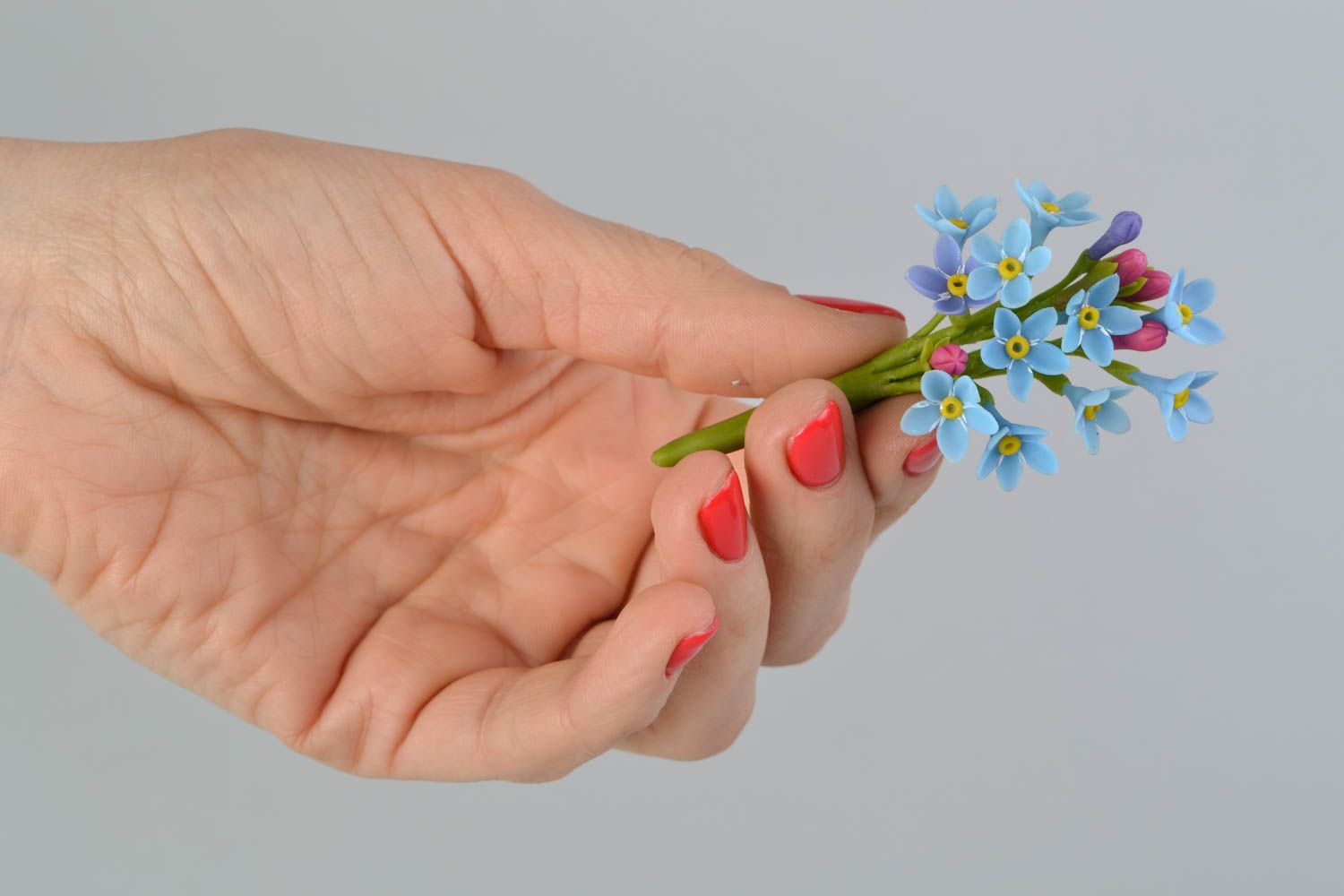Broche fleurs en argile autodurcissante Myosotis faite main pour femme photo 2