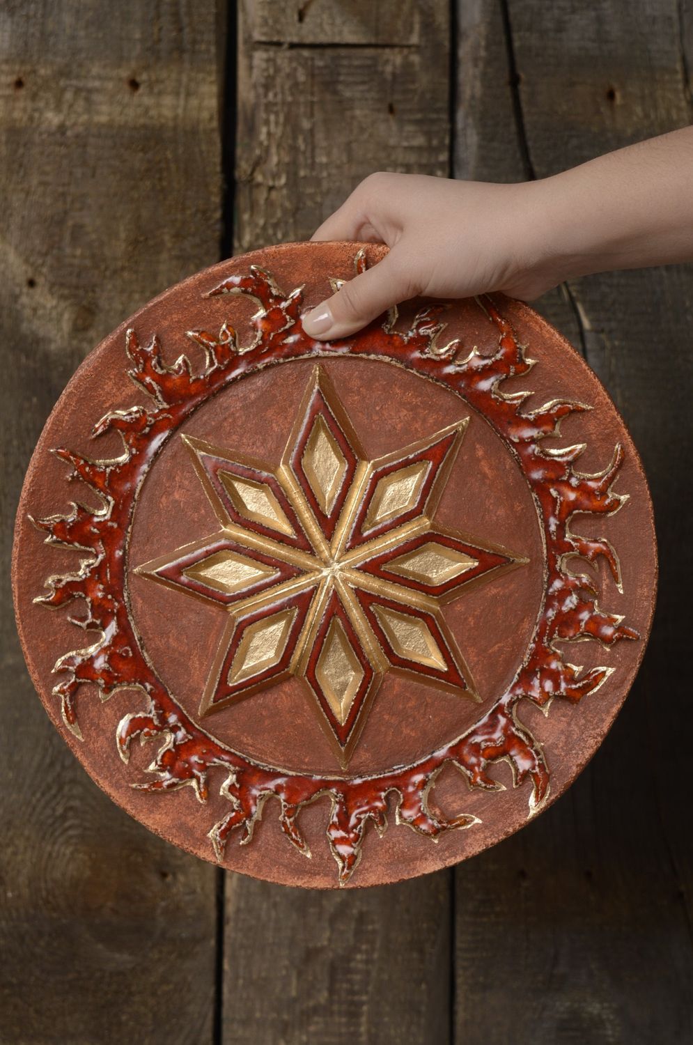Assiette décorative en céramique Alatyr faite main photo 3