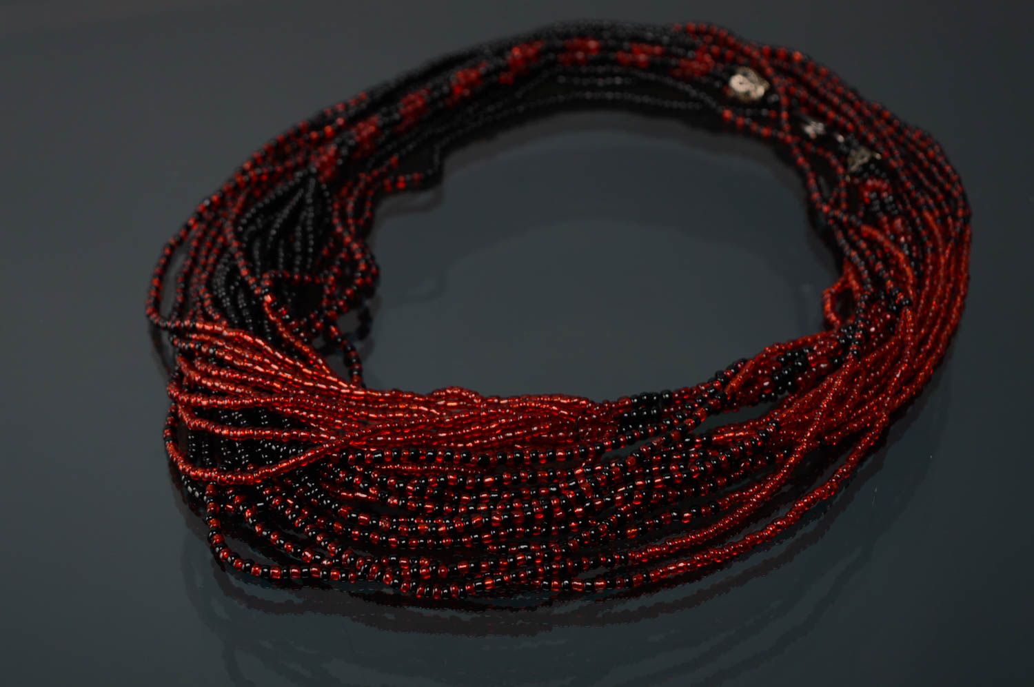 Multi-row beaded necklace of red and black colors photo 1