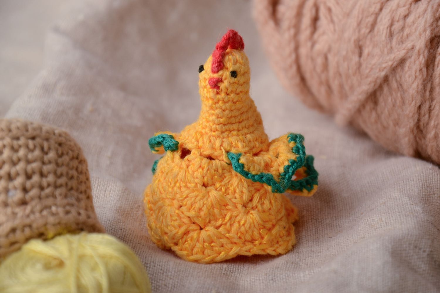 Petit jouet décoratif tricoté mou fait main en forme de poule orange mignonne photo 1