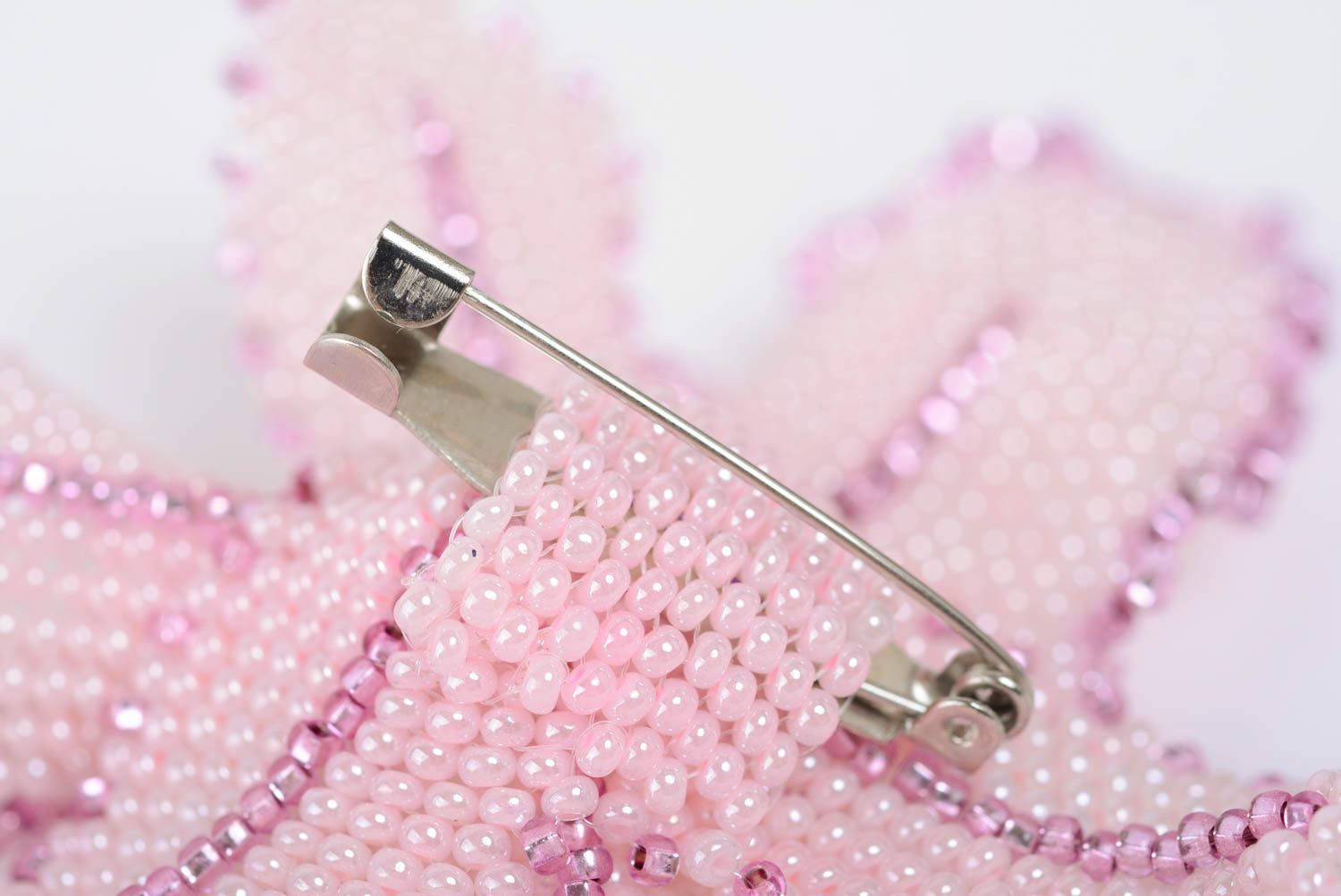 Grande broche en perles de rocaille rose en forme de lys faite main pour femme photo 5