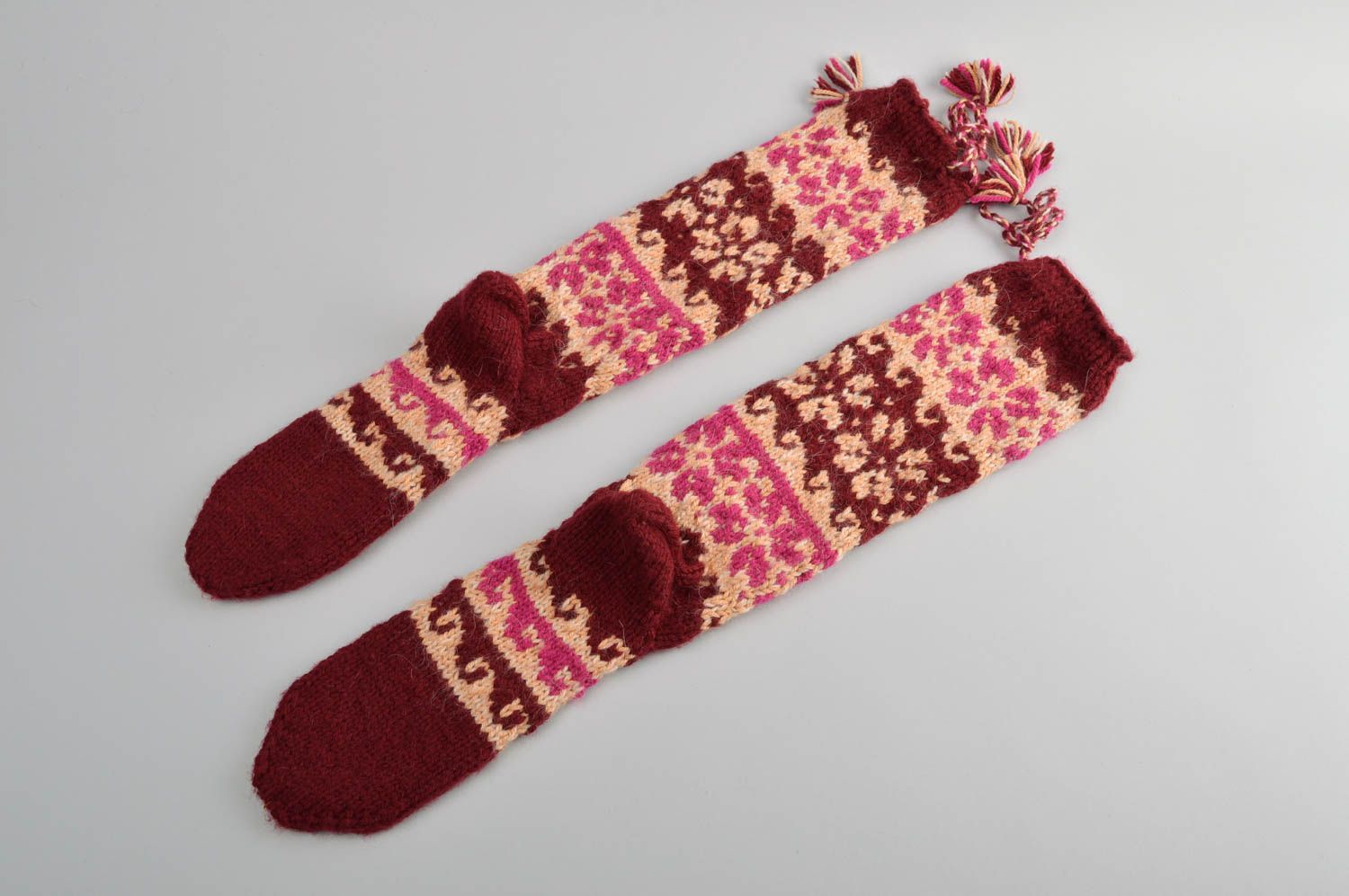 Chaussettes en laine femme faites main bordeaux à motifs Vêtements hiver femme photo 3