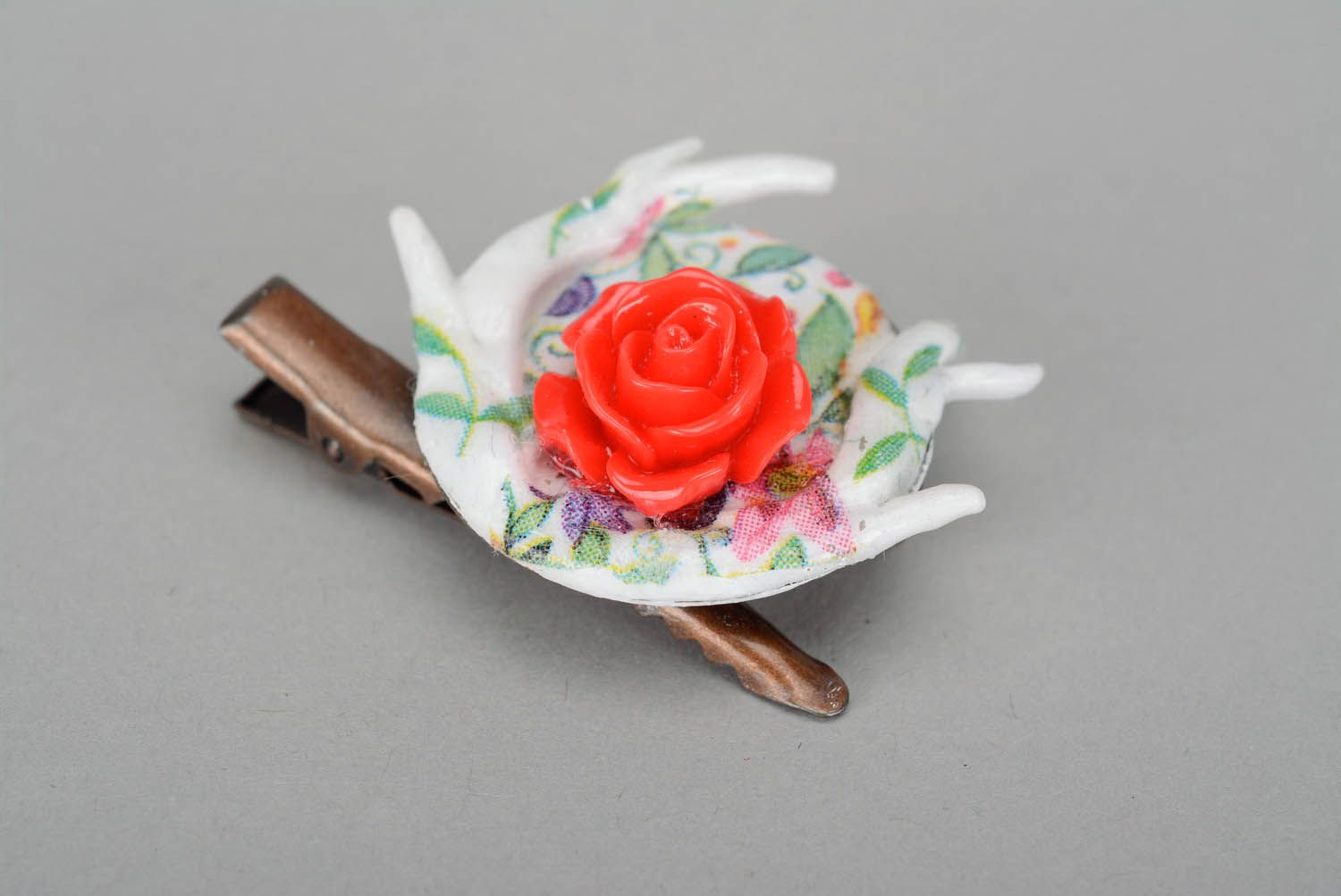 Barrette-broche faite main d'argile polymère 'Rose' photo 1