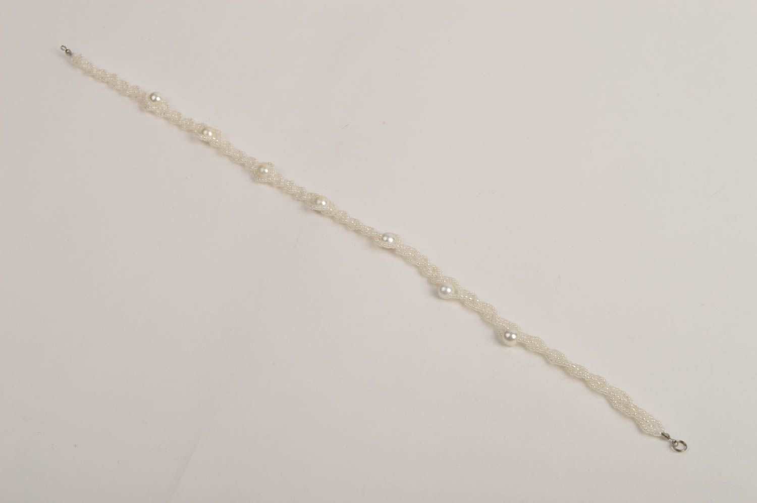 Украшение ручной работы ожерелье из бисера и жемчуга колье из бисера белое фото 5