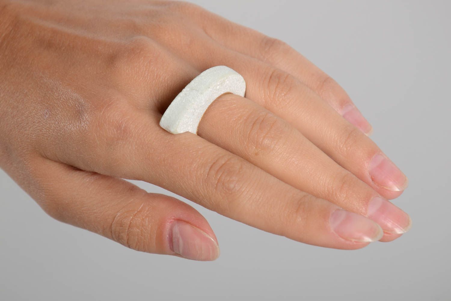 Кольцо ручной работы снежно белое кольцо из латуни женское кольцо перстень фото 2