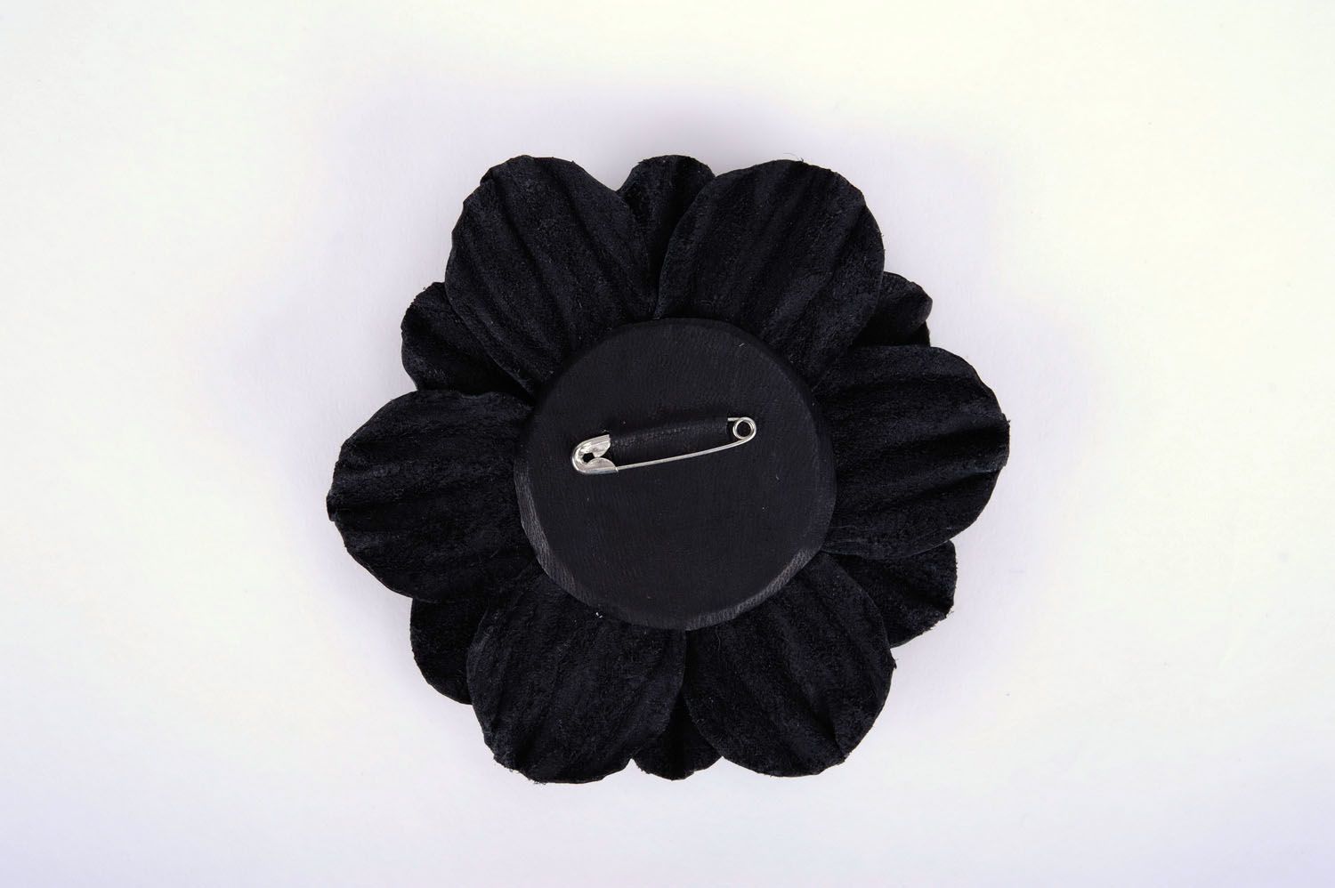 Flower brooch made ​​of leather and lace photo 3