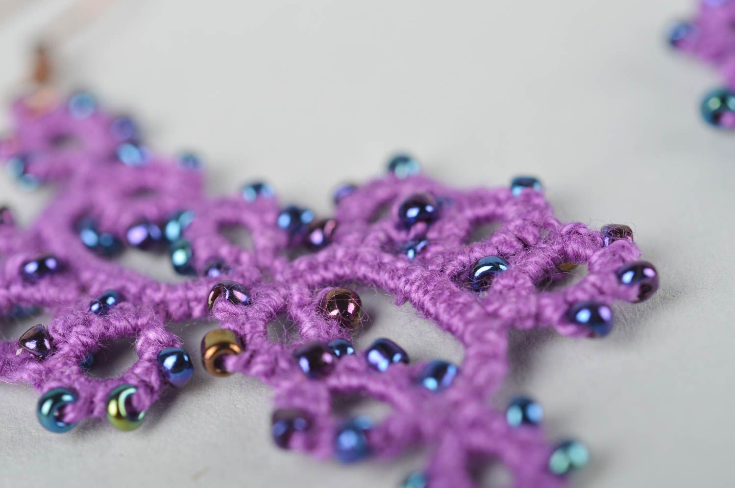 Серьги из бисера серьги ручной работы красивые фиолетовые фриволите серьги фото 4