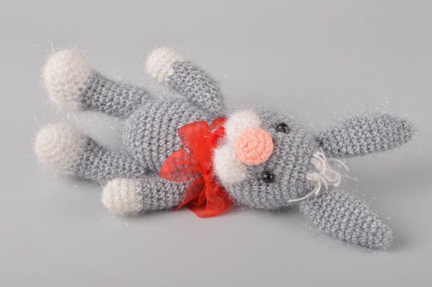 Jouet lapin Peluche faite main tricotée au crochet gris avec ruban Cadeau enfant photo 5