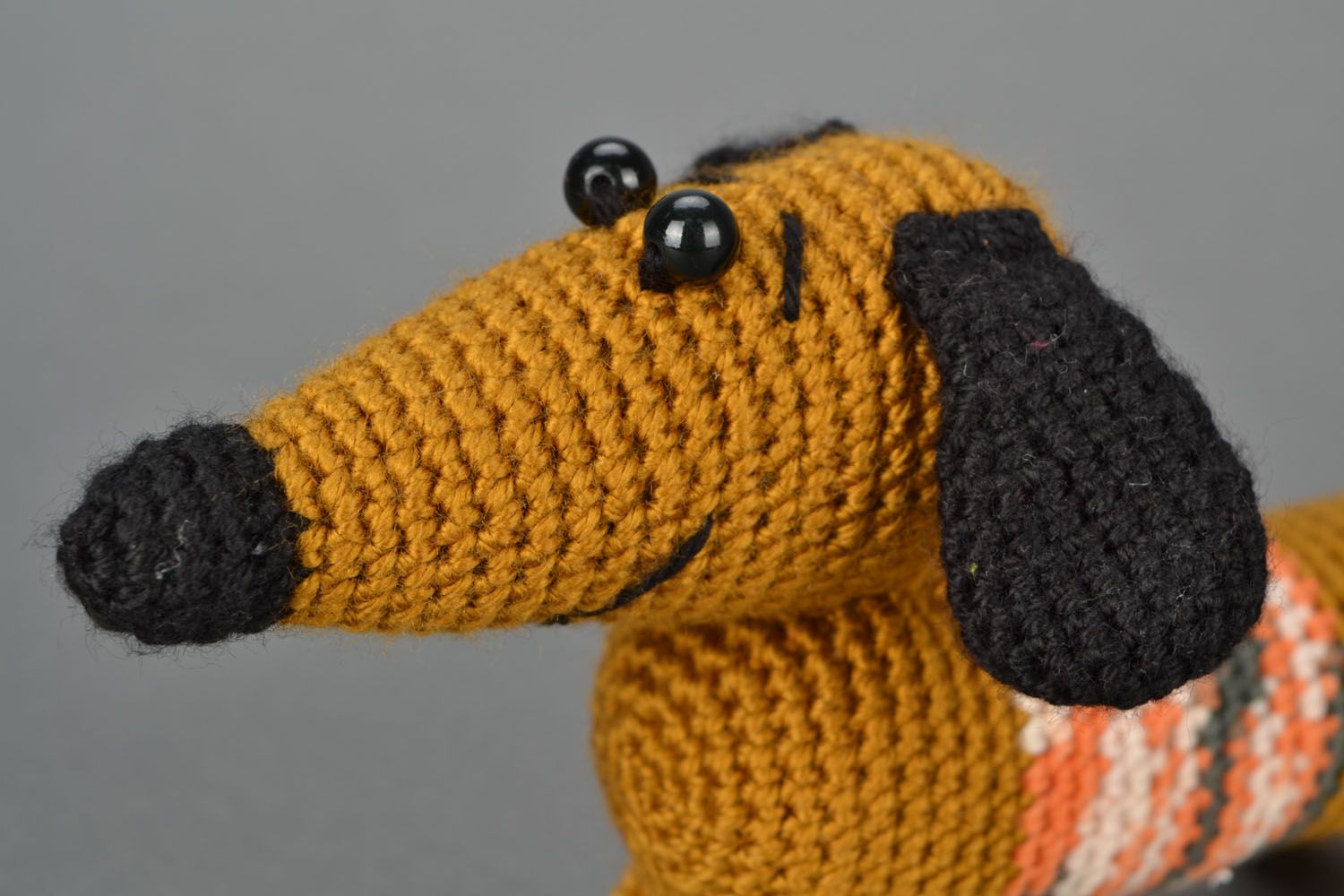 Jouet mou tricoté au crochet Teckel  photo 1