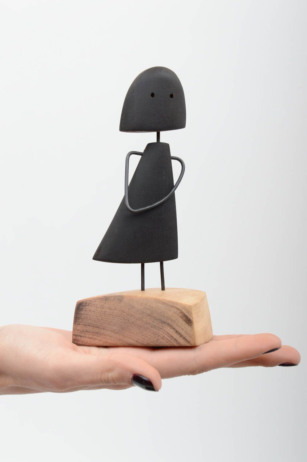 Statuette en bois fait main Décoration en bois Idee deco maison noir design photo 5