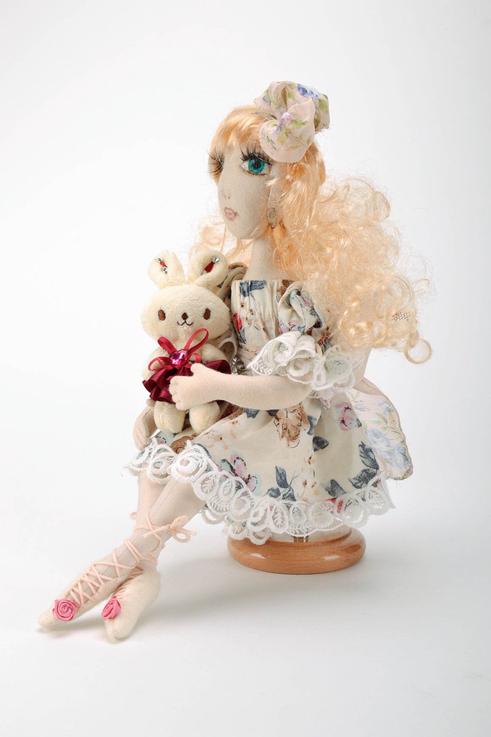 Handmade Puppe aus Stoff, mit Ständer foto 3