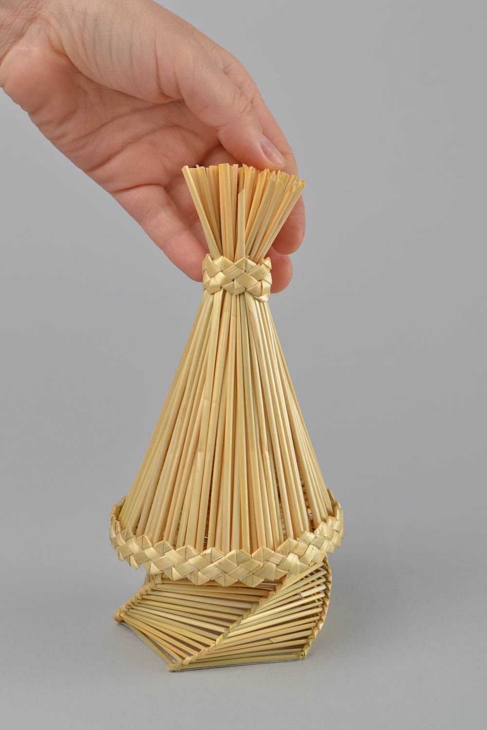 Handmade straw woven decoration in the shape of beehive in ethnic style photo 2