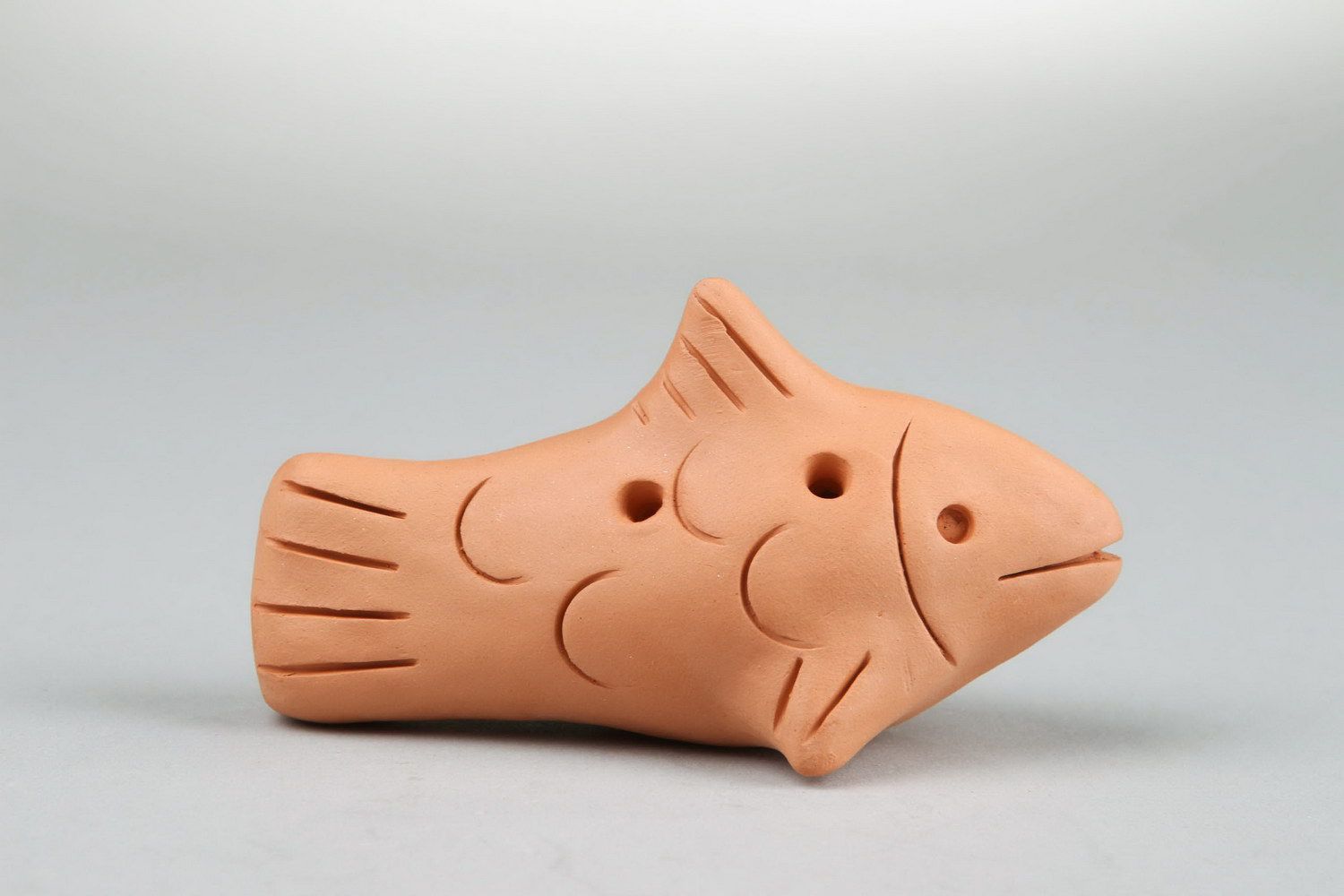 Keramische Lippenpfeife Fisch, Musikinstrument und Kindspielzeug foto 3
