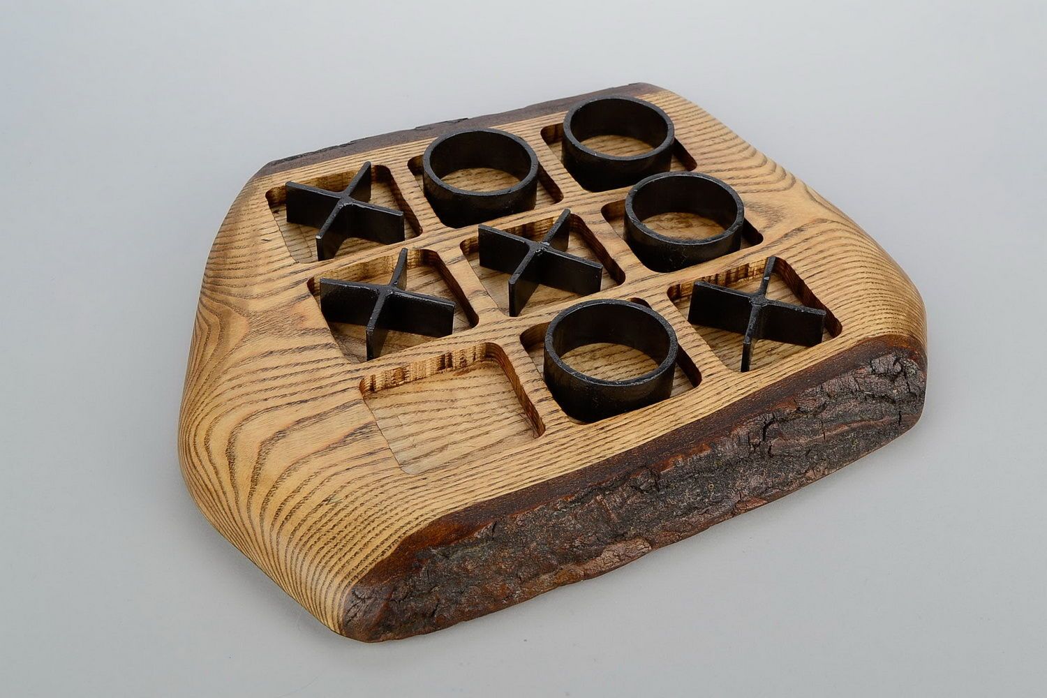 Tic Tac Toe aus Holz mit Metallelemente foto 3