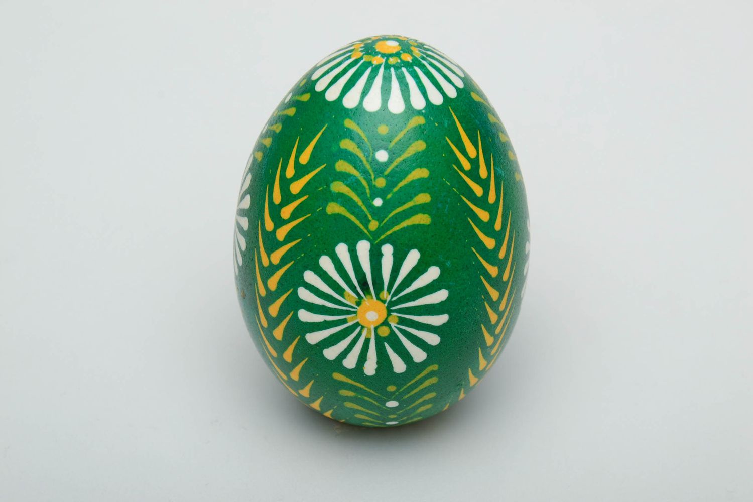 L'uovo decorativo fatto a mano pysanka dipinta a mano pasquale ucraina  foto 2