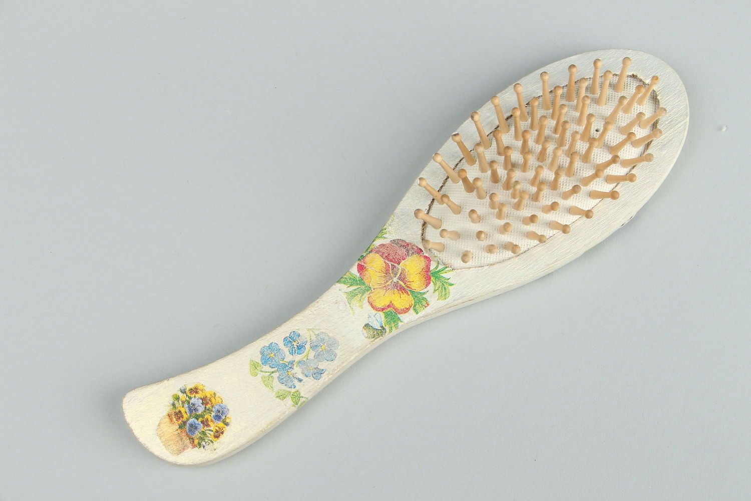 Hairbrush made of wood photo 3
