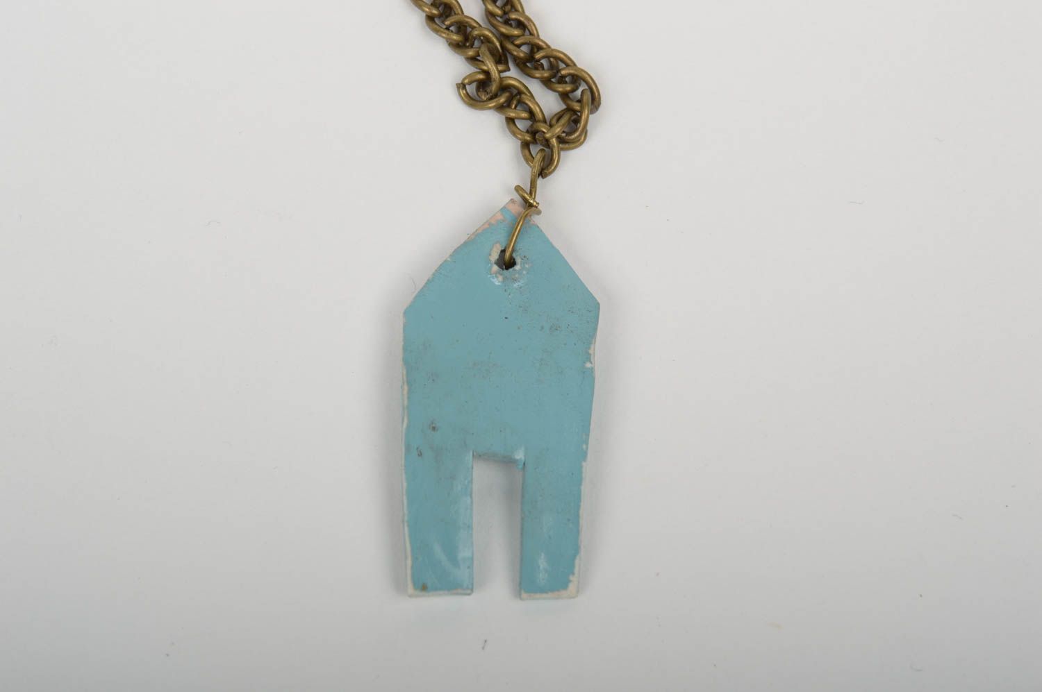 Pendentif céramique Bijou fait main Accessoire femme avec chaîne Maison bleue photo 1