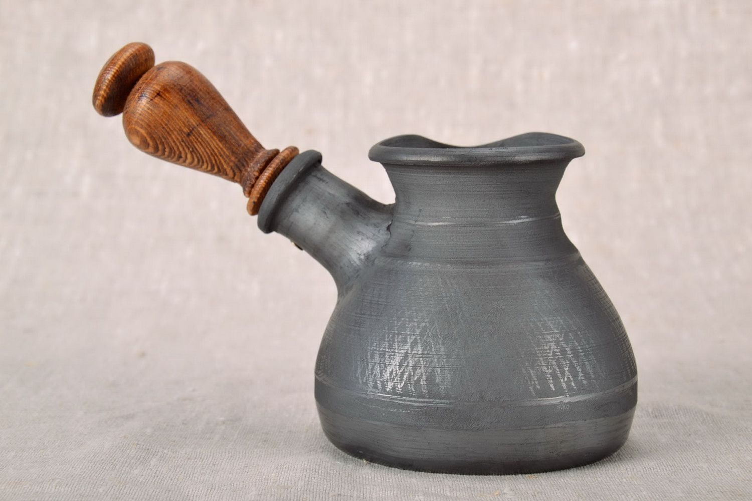 Ibrik in ceramica fatto a mano pentolino da caffè turco per preparare il caffè
 foto 3