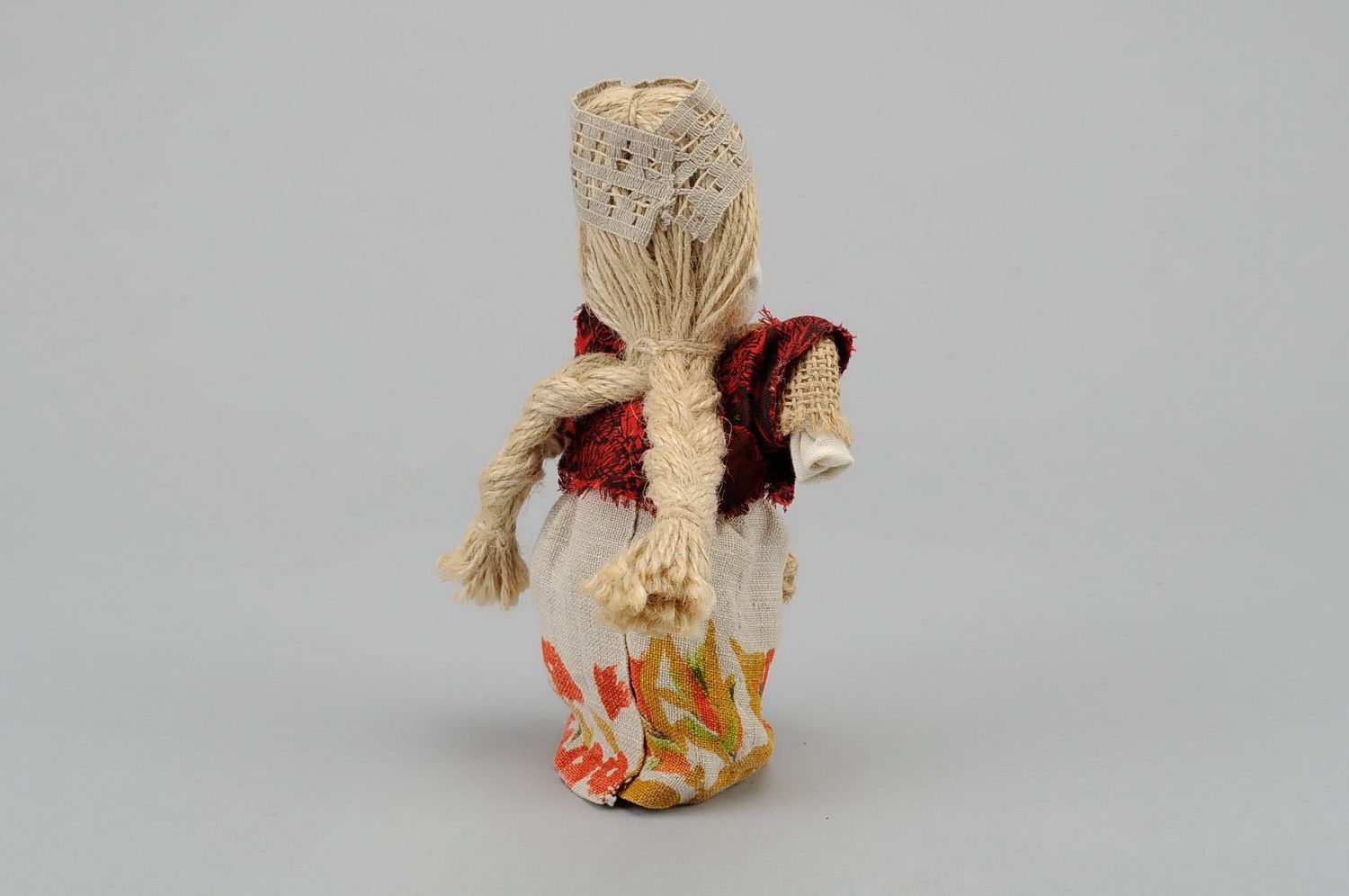Bambola etnica di stoffa fatta a mano amuleto talismano giocattolo slavo lino foto 4