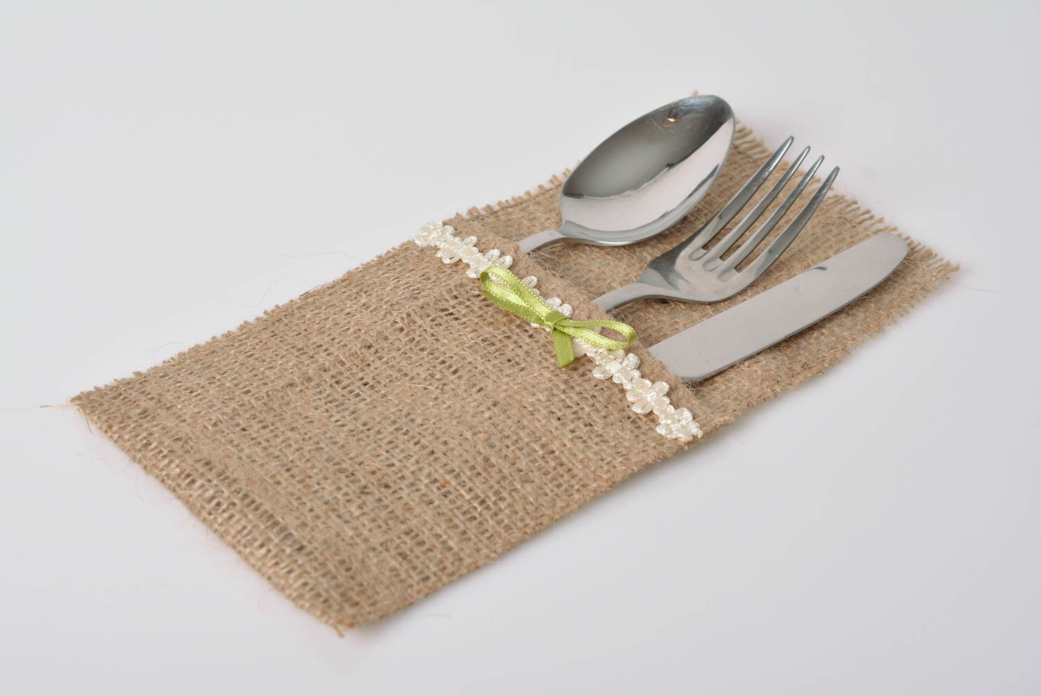 Handgemachte Deko Bestecktasche aus Textil Sackleinen mit Schleife aus Atlasband foto 1