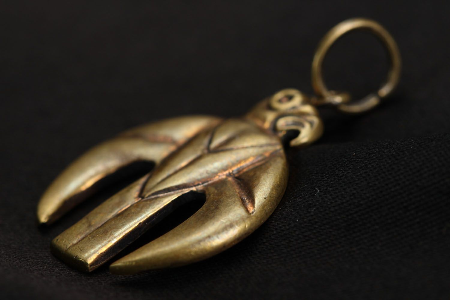 Pendentif oiseau scythe en bronze fait main photo 2