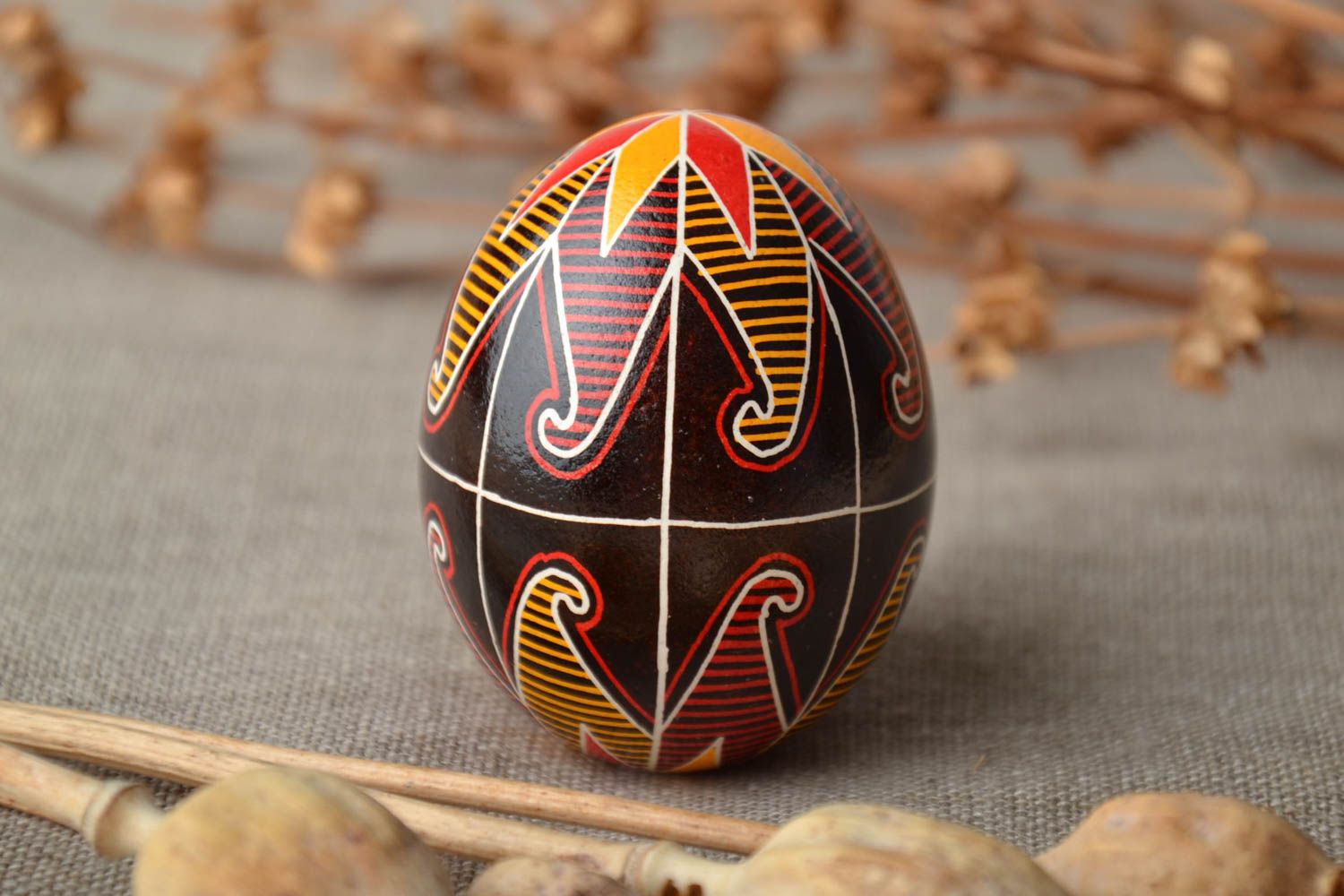 Huevo decorativo de Pascua pintado a mano con tintes anilinas foto 1