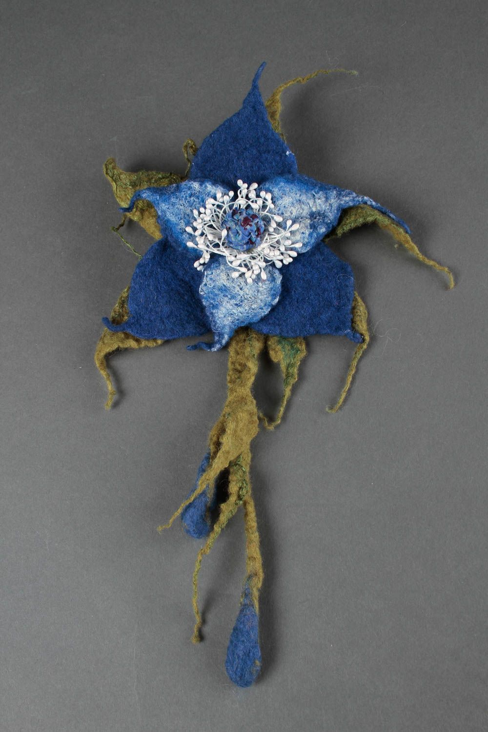 Grosse broche faite main Pince cheveux laine fleur bleue Accessoire femme photo 5