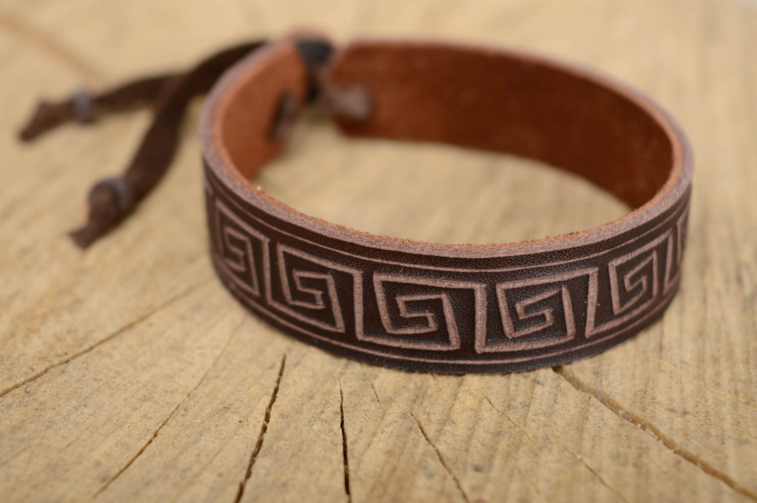Bracelet en cuir naturel style ethnique fait main original marron Méandre  photo 1