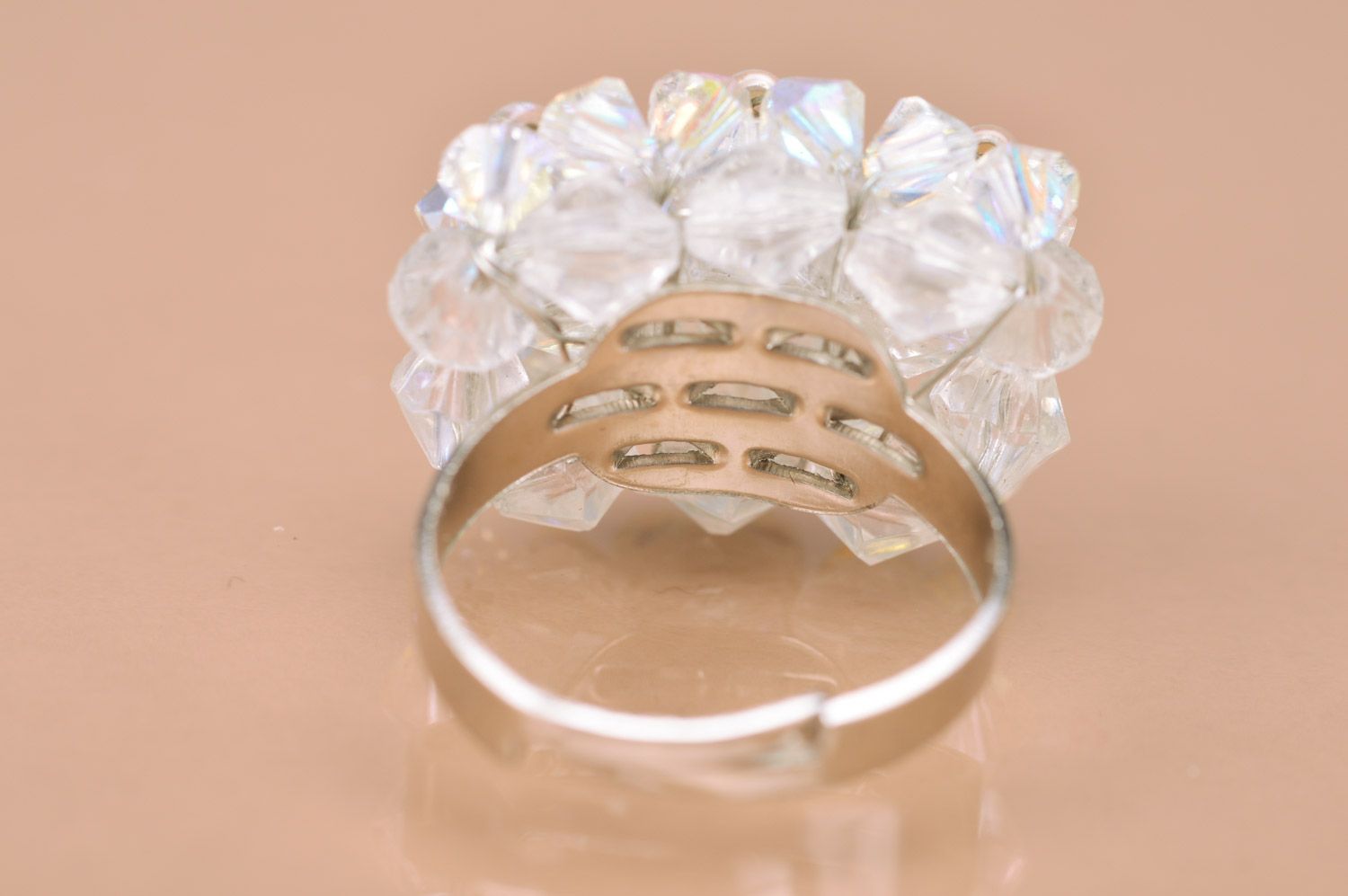 Бисерное кольцо с бусинами ручной работы с регулируемым размером перламутровое фото 5
