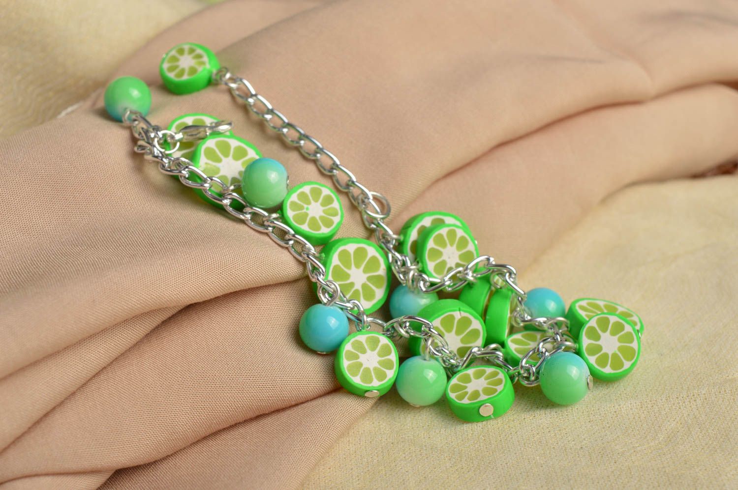 Bracelet vert Bijou fantaisie fait main en pâte polymère et métal Cadeau femme photo 2