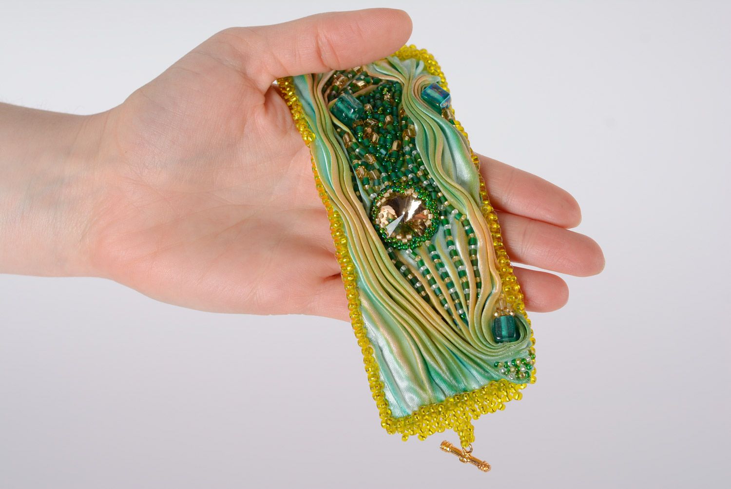 Originelles breites gelb grünes handmade Armband aus Glasperlen Frauen Schmuck foto 3