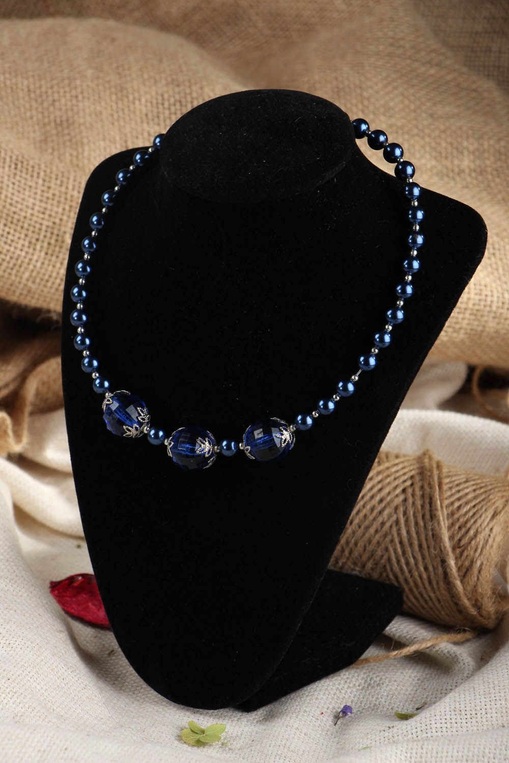 Blaues Collier aus Perlen foto 4