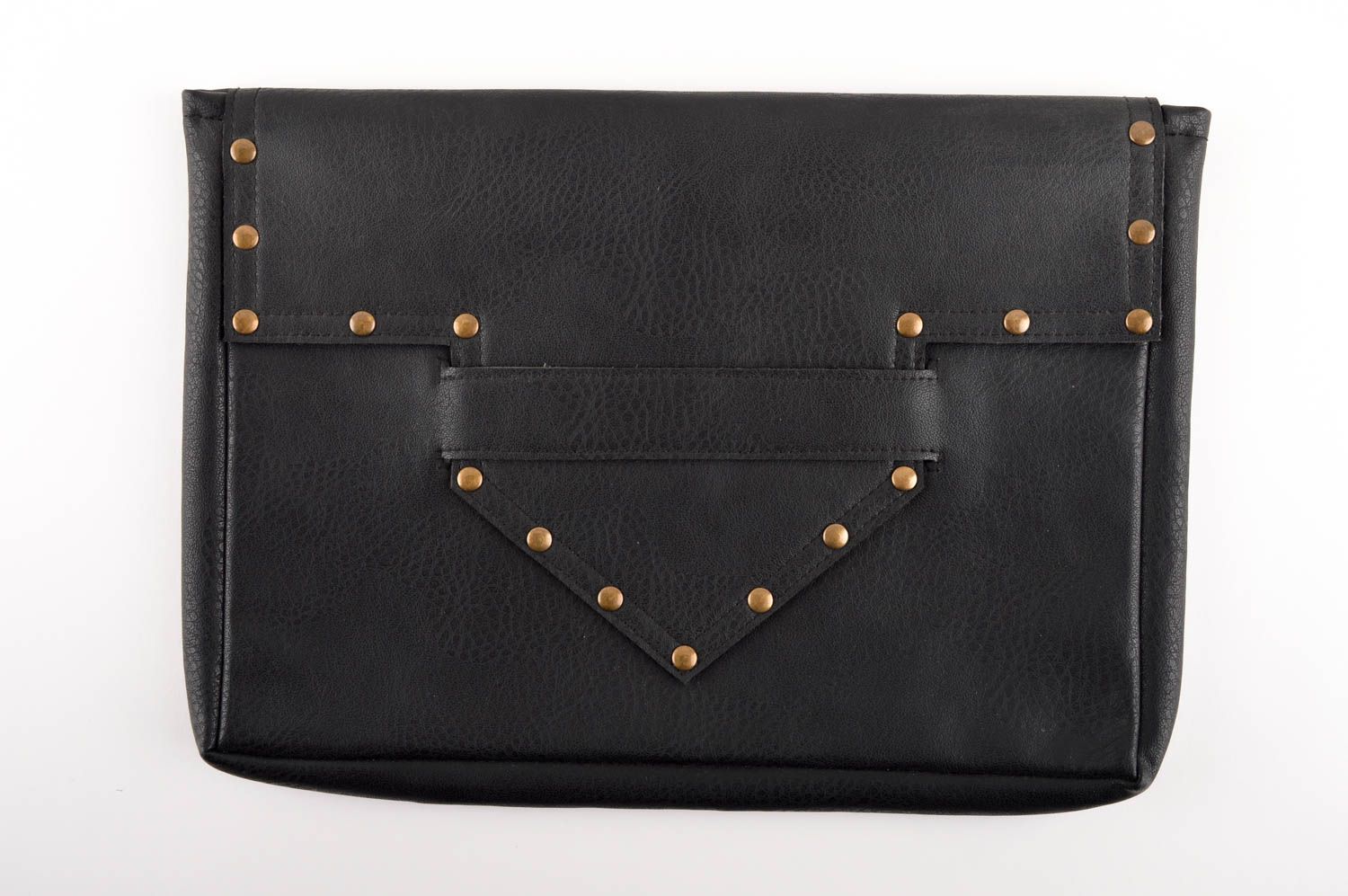 Черная сумка из кожзама ручной работы сумочка клатч маленькая сумка с заклепками фото 2