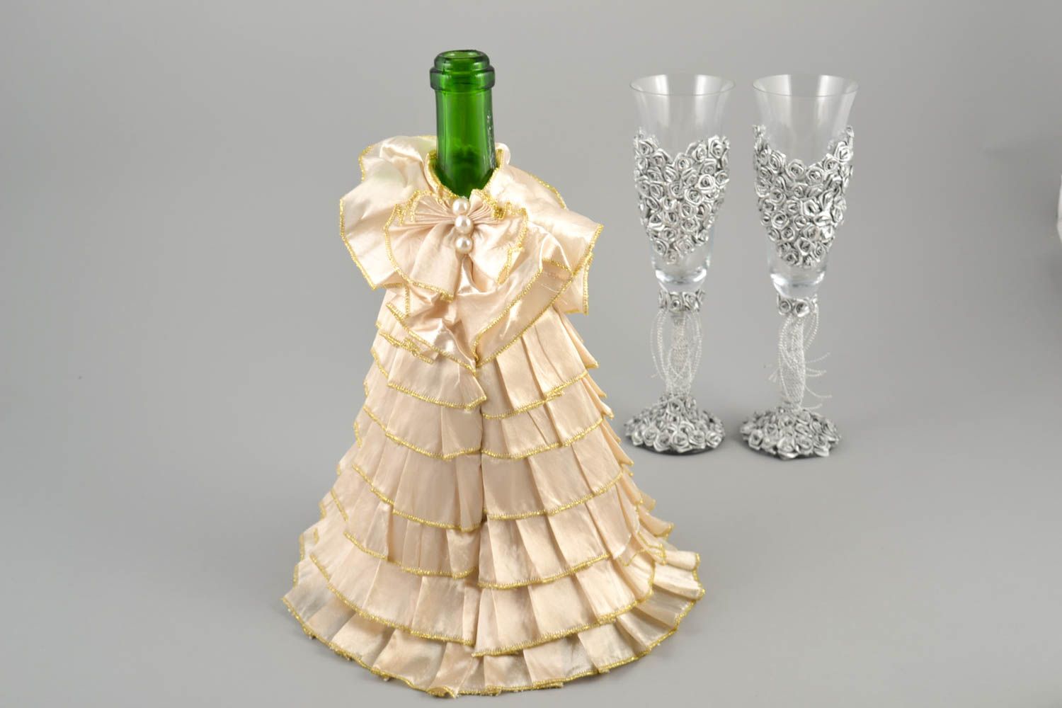 Изделие ручной работы украшение для свадебного стола чехол для бутылки платьице фото 1