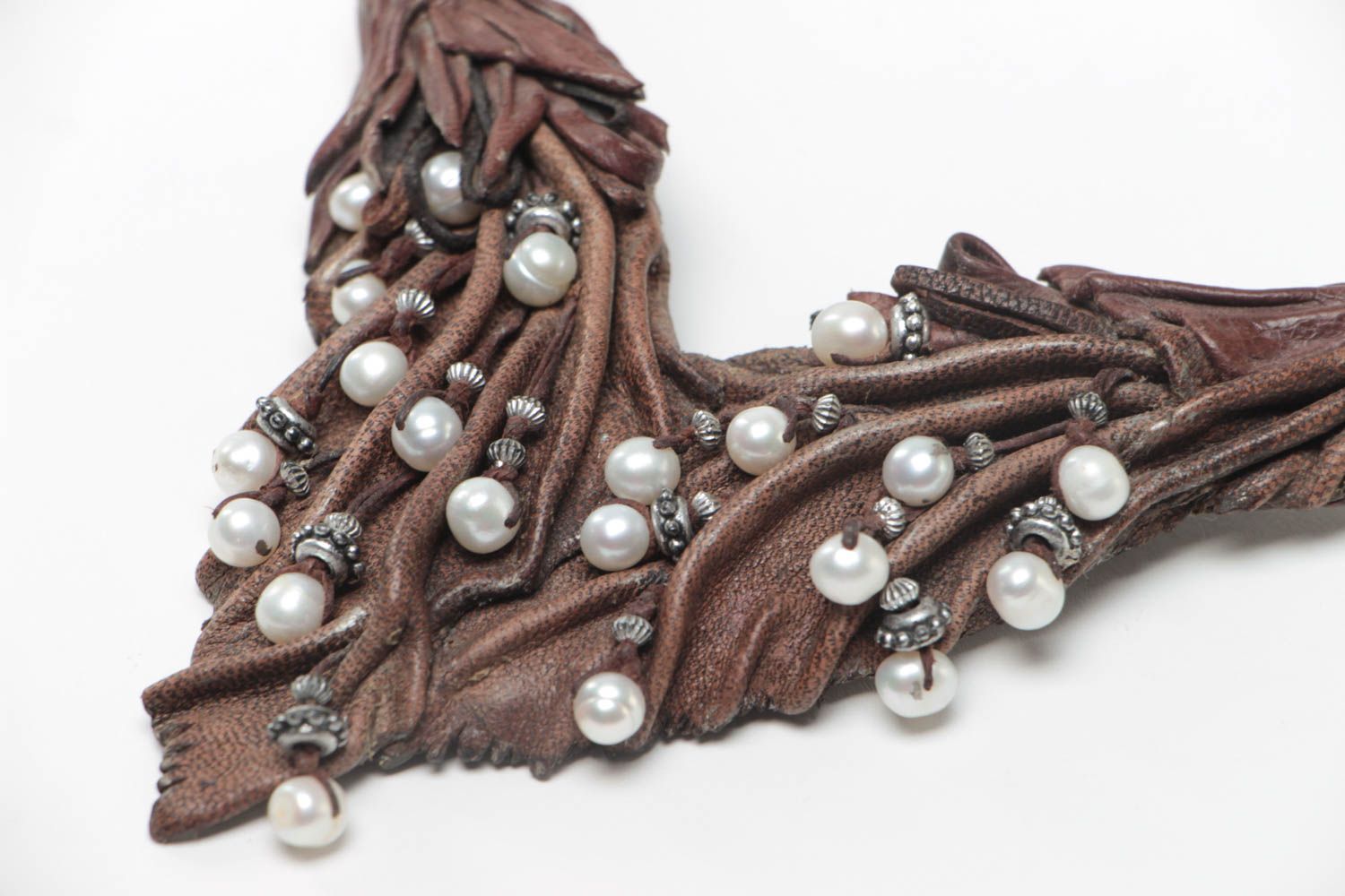 Joli collier en cuir fait main avec perles stylé foncé accessoire marron photo 4