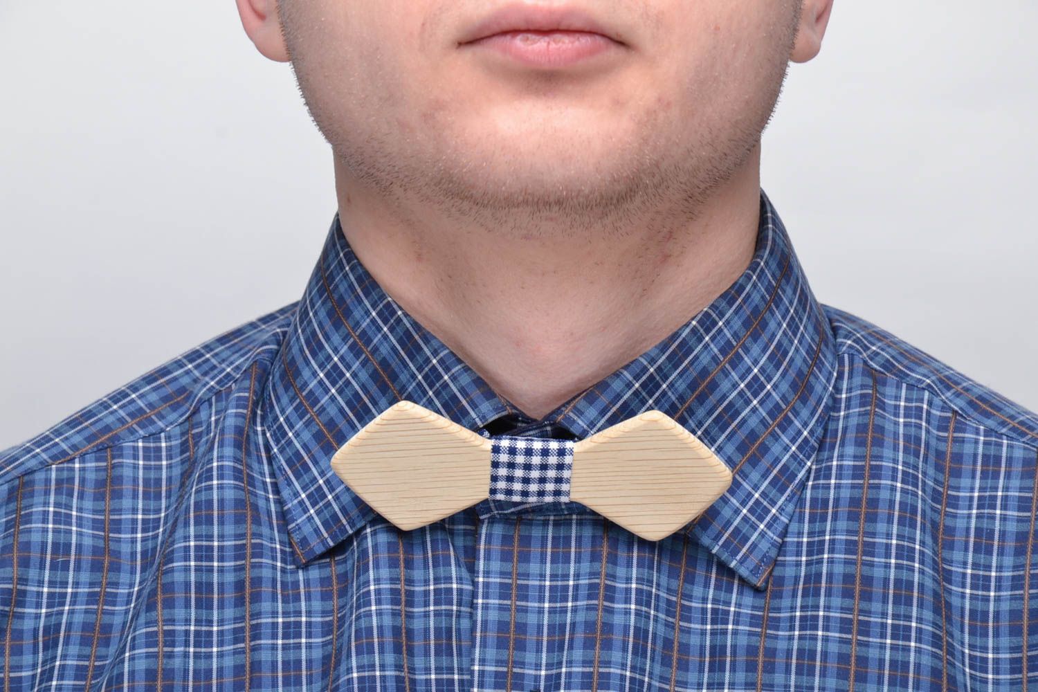 Wooden checkered bow tie photo 2