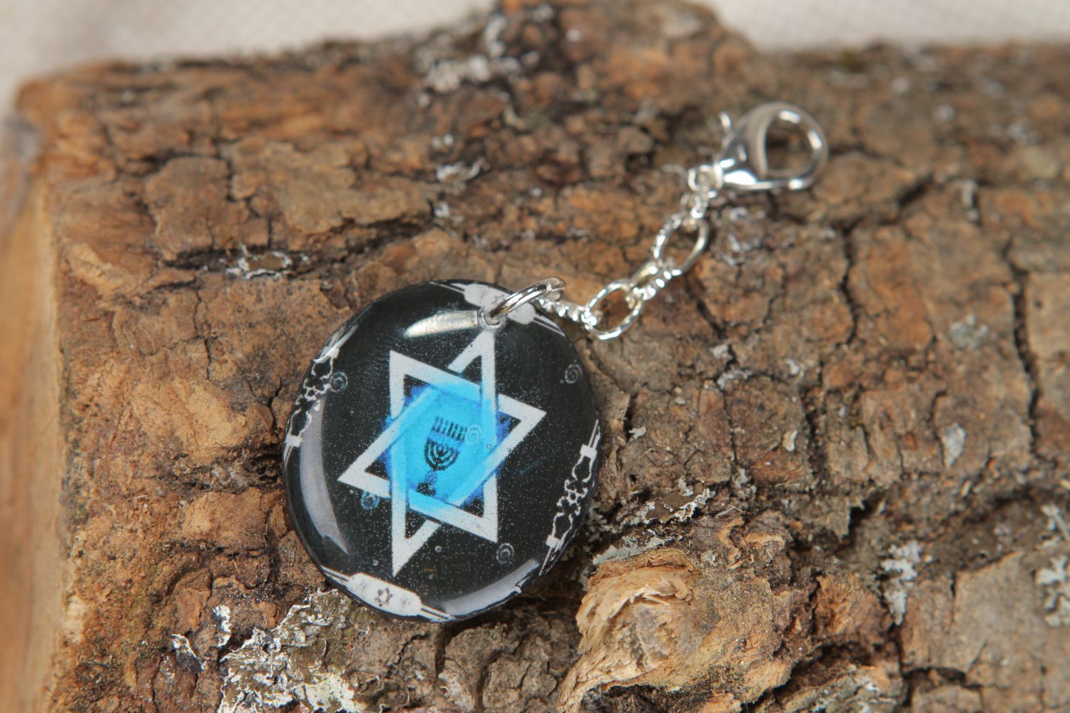 Handmade polymer clay keychain with epoxy resin and print of Star of Judah photo 4