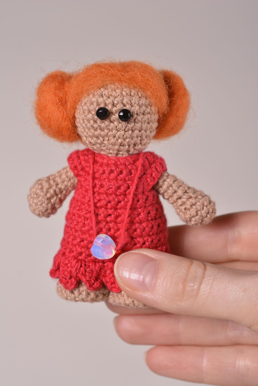 Handmade Stoff Puppe gehäkeltes Spielzeug kreatives Spielzeug klein originell foto 5