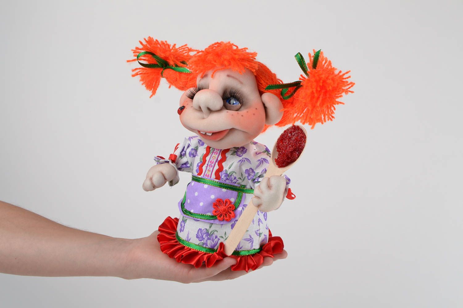Игрушка кукла из капрона девочка с ложкой небольшая с рыжими волосами хэнд мейд фото 2