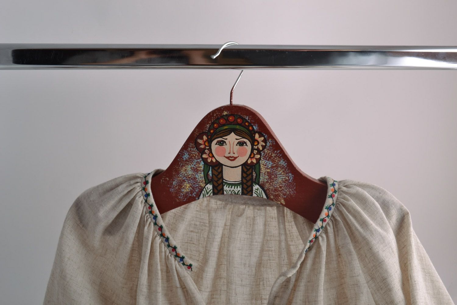 Деревянная вешалка для одежды плечики расписанные акриловыми красками хэнд мэйд фото 1