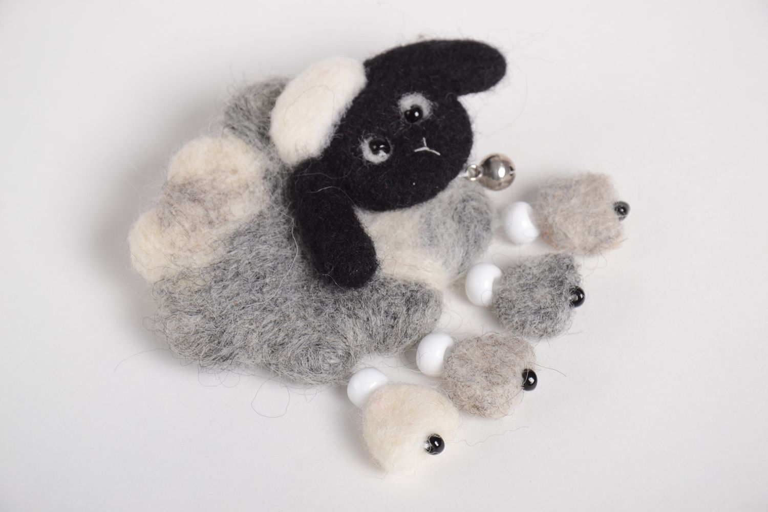 Handmade Brosche Tier Designer Schmuck aus Wolle Accessoire für Frauen Schaf foto 5