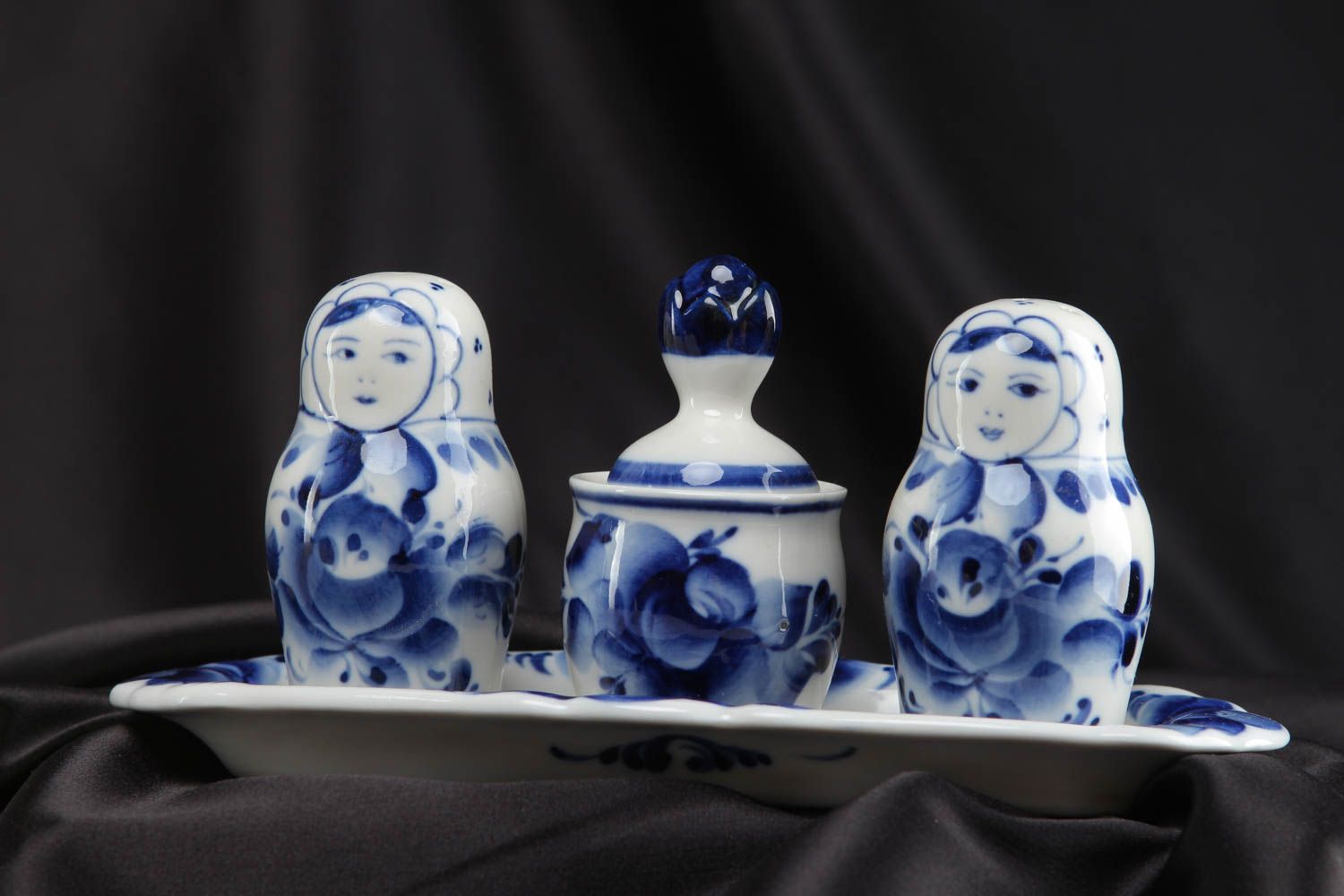 Set of ceramic salt and pepper shakers on the ceramic tray for table décor in white and blue colors 1 lb photo 5