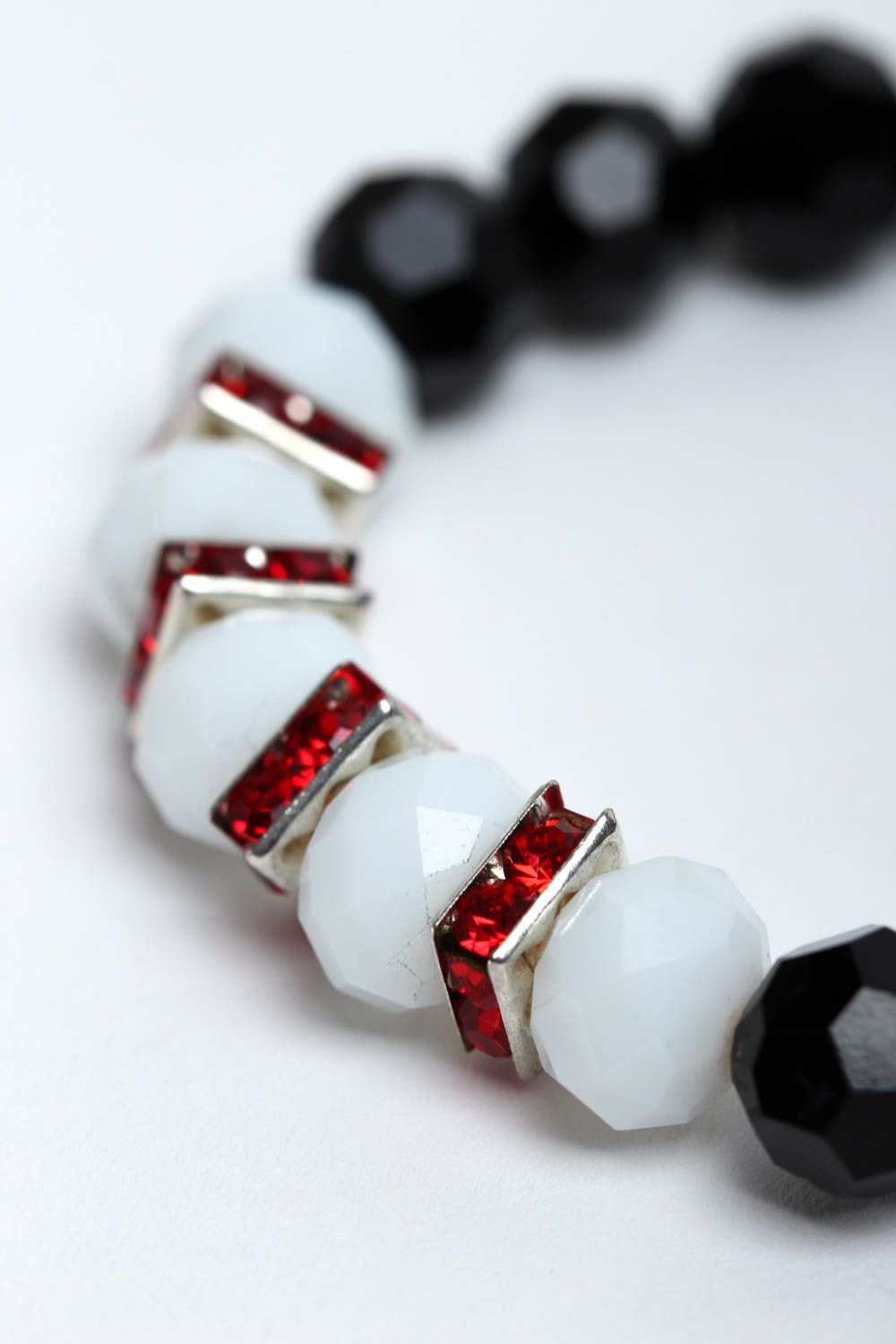 Bracelet de créateur Bijou fait main élégant design noir blanc Cadeau femme photo 3