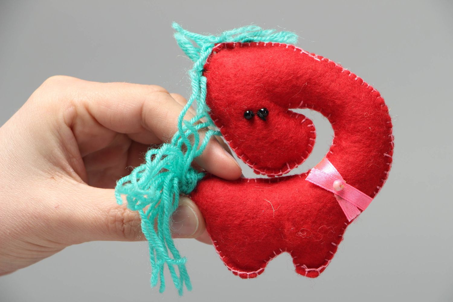 Мягкая игрушка ручной работы из фетра детская Красная лошадка фото 4