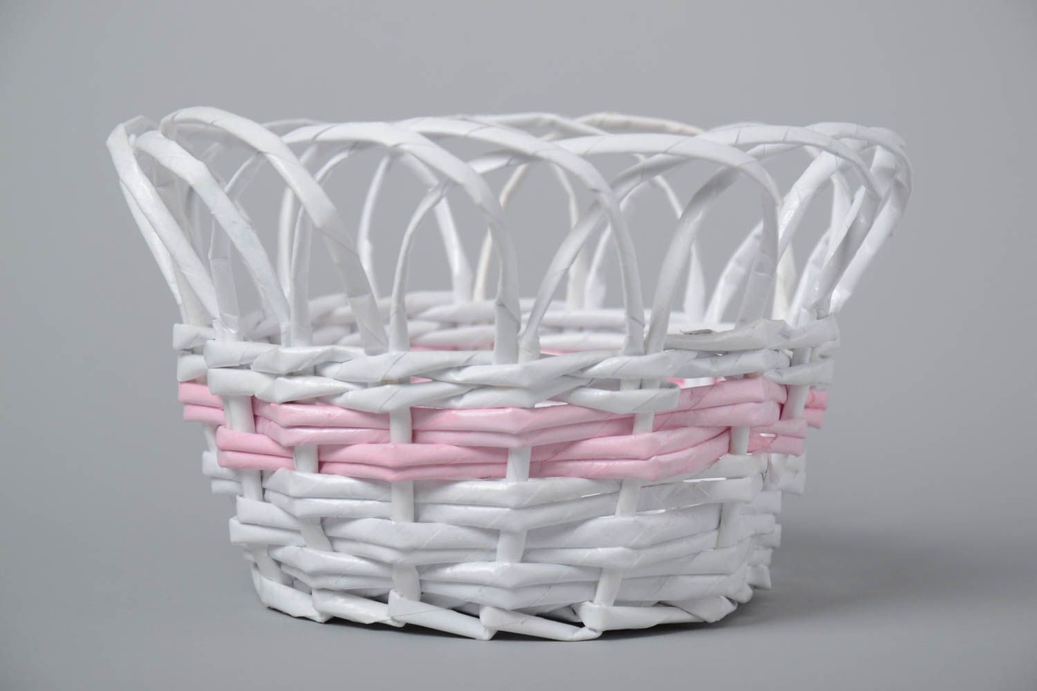White handmade straw fruit basket for home decor photo 2