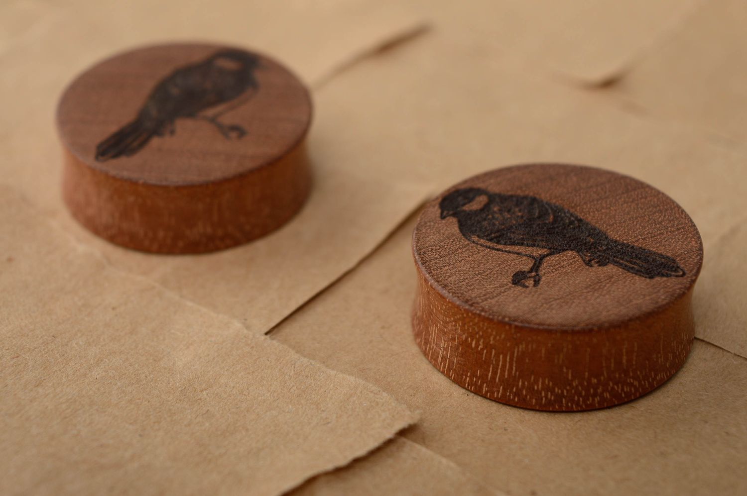 Wooden ear plugs with engraving photo 1